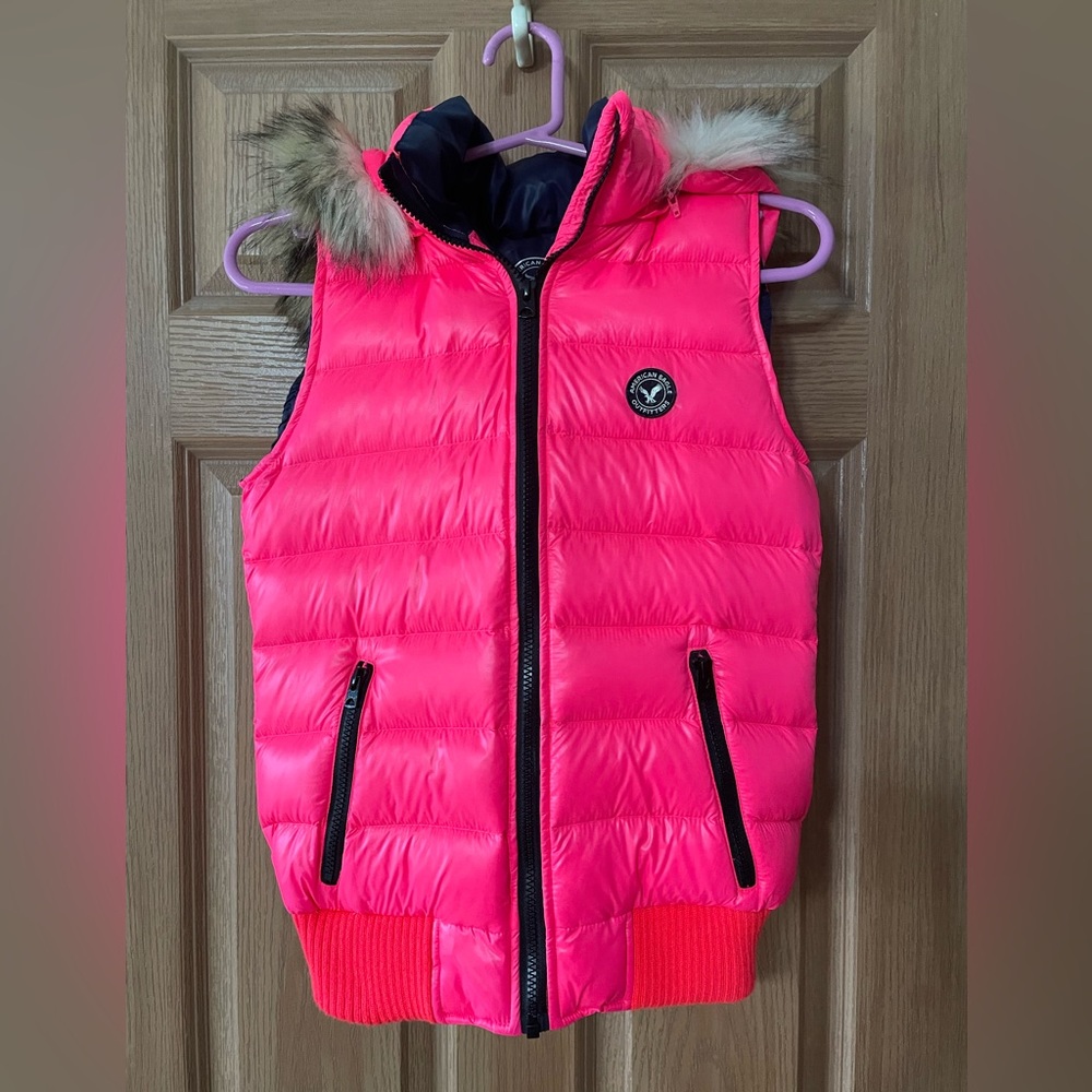 EUC American Eagle Neon pink puffer vest with removable faux fur hood - xsmall